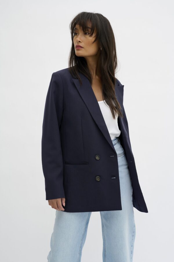 MY ESSENTIAL WARDROBE 27 THE TAILORED BLAZER