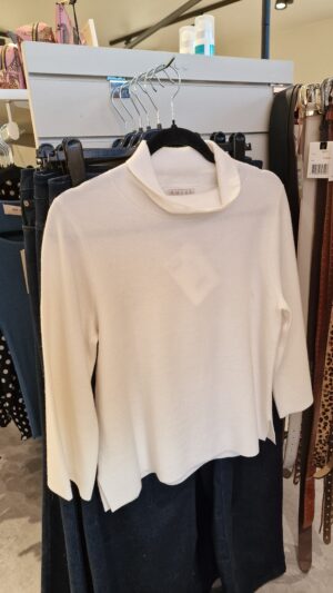 Tulla top roll neck